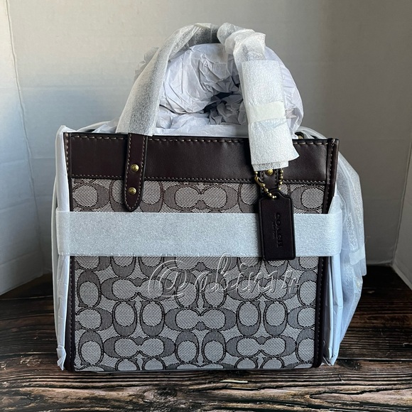 NWT Coach Field Tote 22 in Signature Jacquard in the color Oak Maple - Picture 1 of 6
